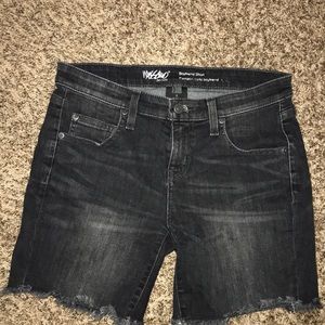 Black boyfriend shorts